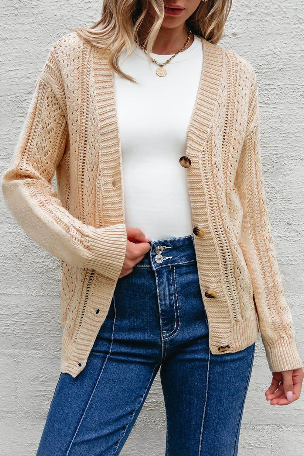 Cardigan maglione con spalle scoperte in maglia aperta beige