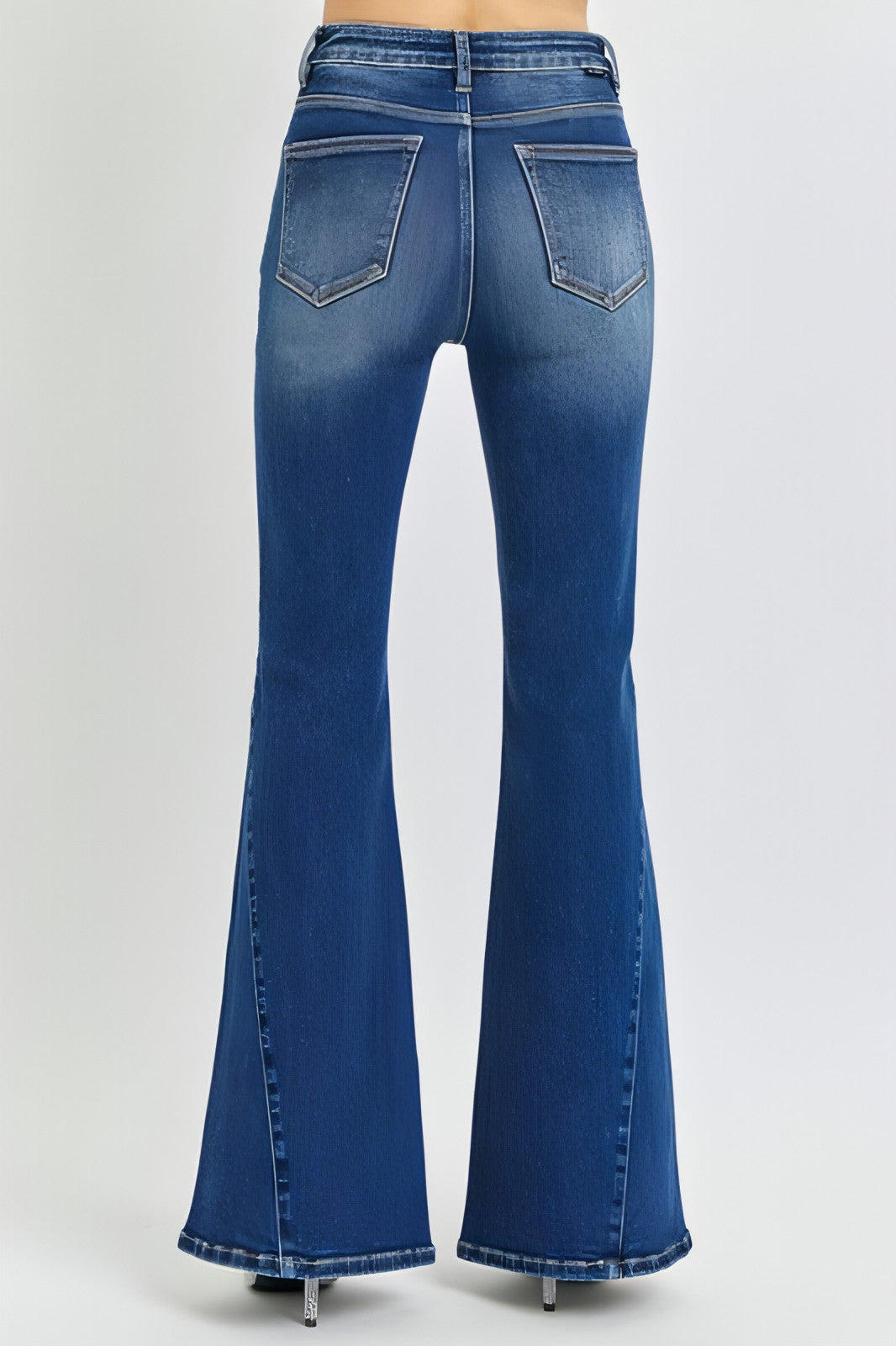 Auferstandener Button-Fly-Flare-Jeans auferstanden