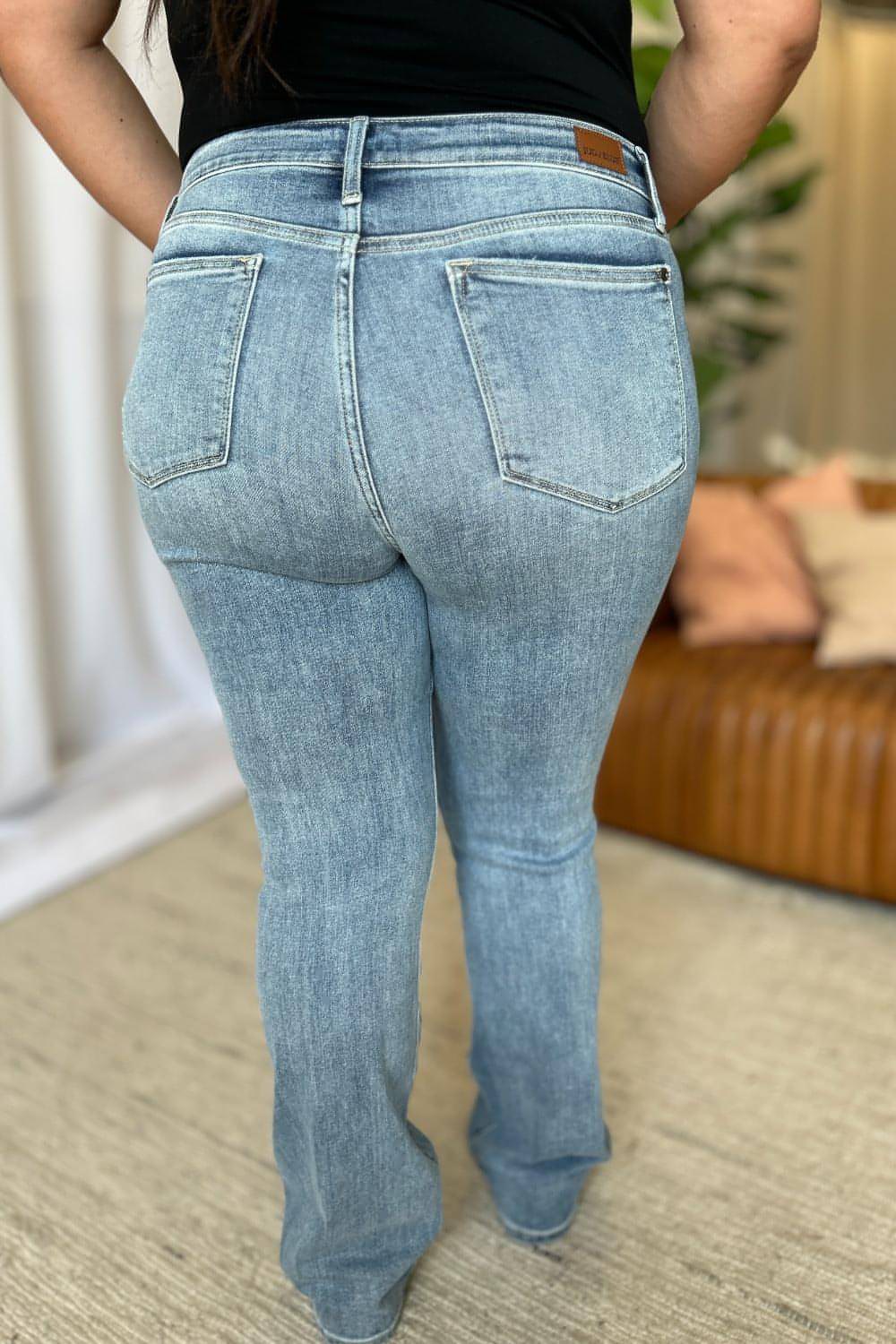 Judy Blue – Bootcut-Jeans in voller Größe mit mittlerer Leibhöhe