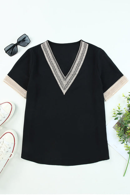 Blusa de manga corta con escote en V y ribete de encaje negro