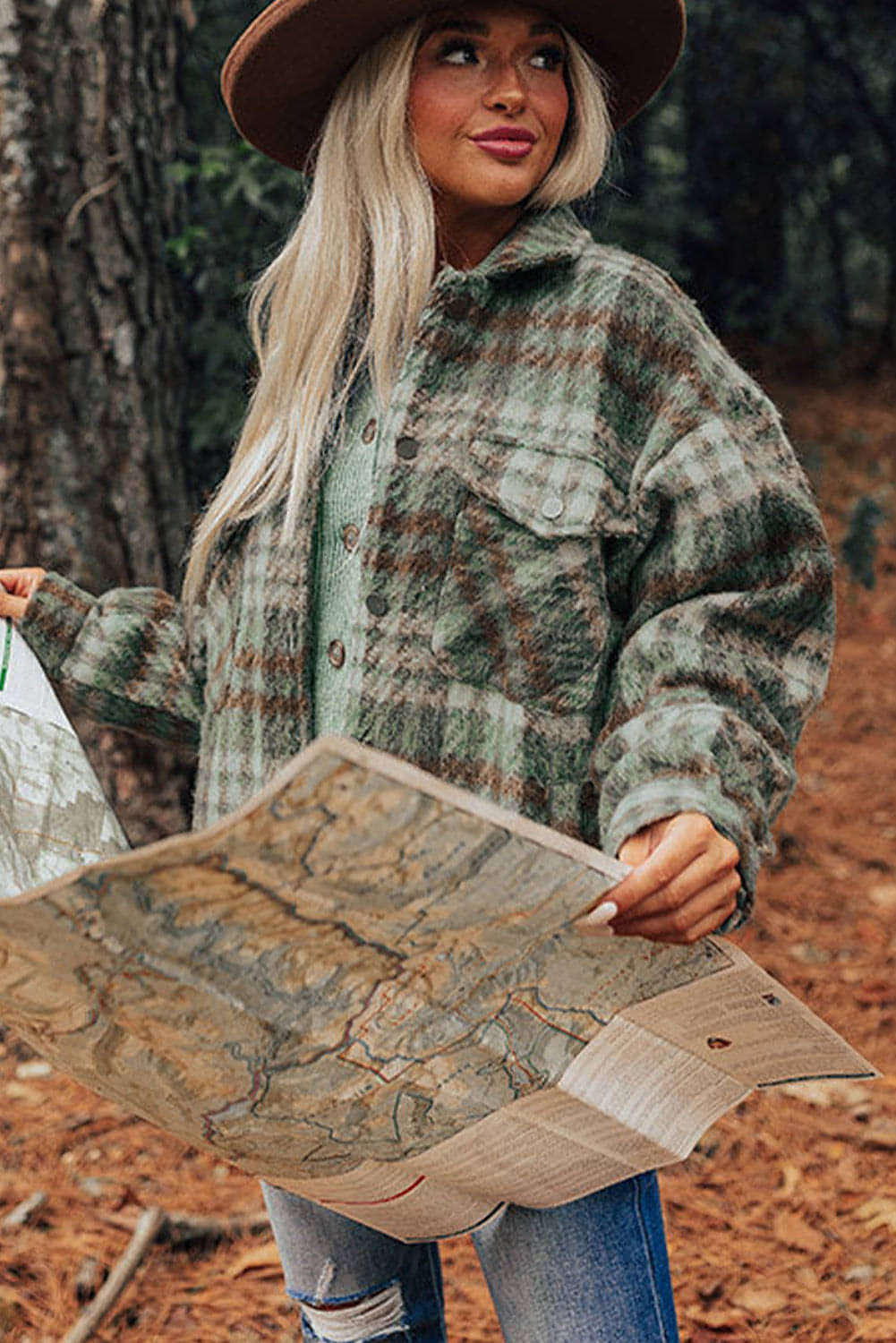 Chaqueta con cuello vuelto, bolsillos en el pecho y estampado de cuadros verde niebla