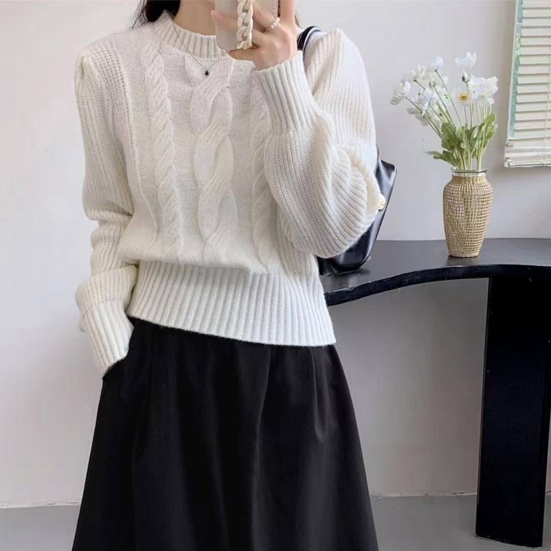 Round Neck Lantern Sleeve Cable-knit Sweater