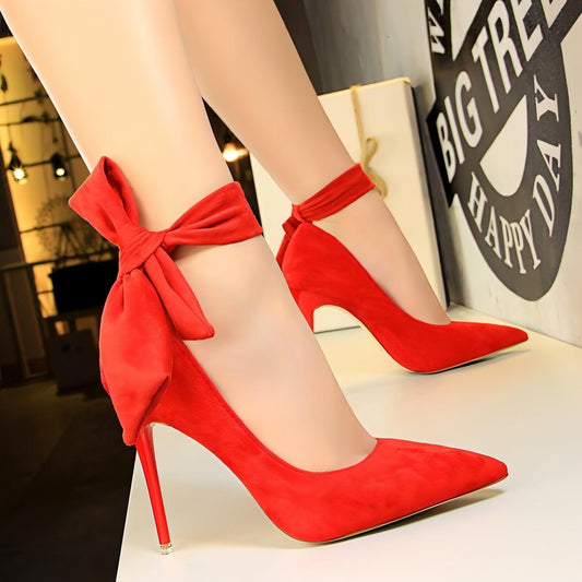 Single shoe high heels with a bow