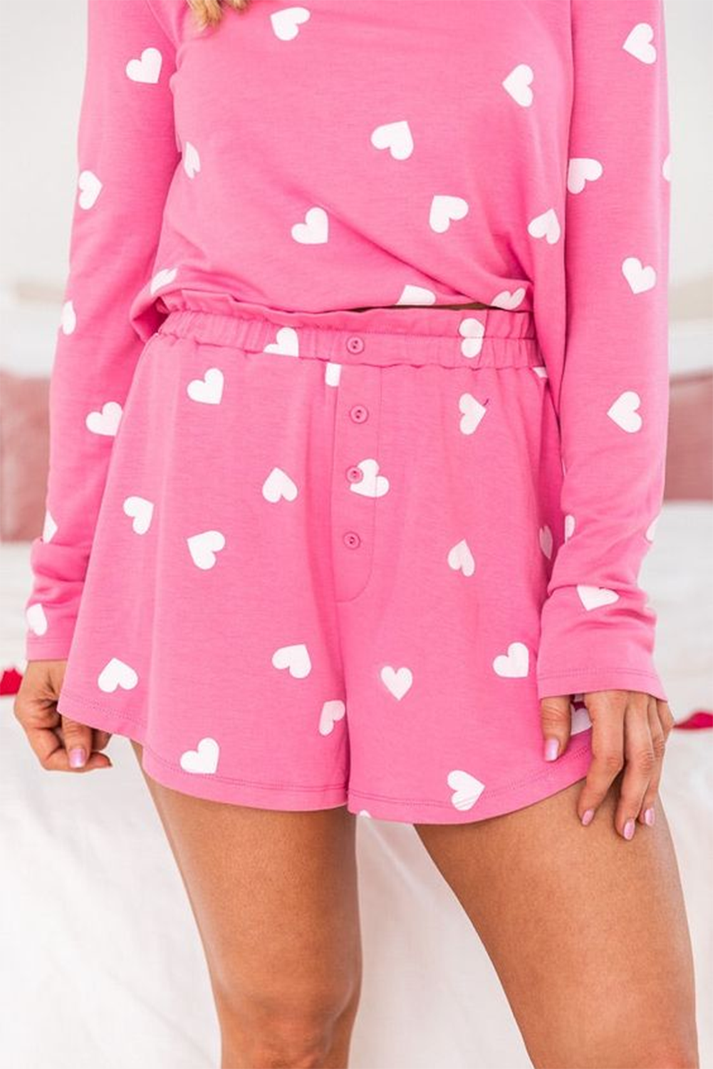 Set da salotto con maglietta a maniche lunghe e pantaloncini con stampa di cuori rosa di San Valentino