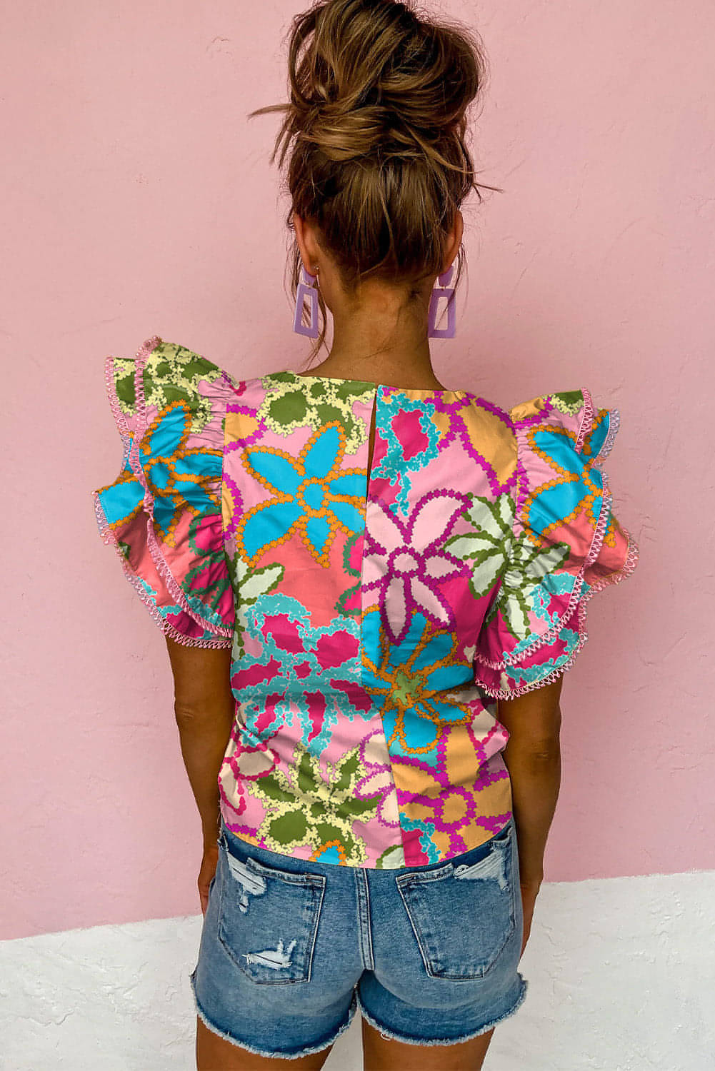 Blusa con volantes en las mangas y ribetes con estampado floral vibrante multicolor