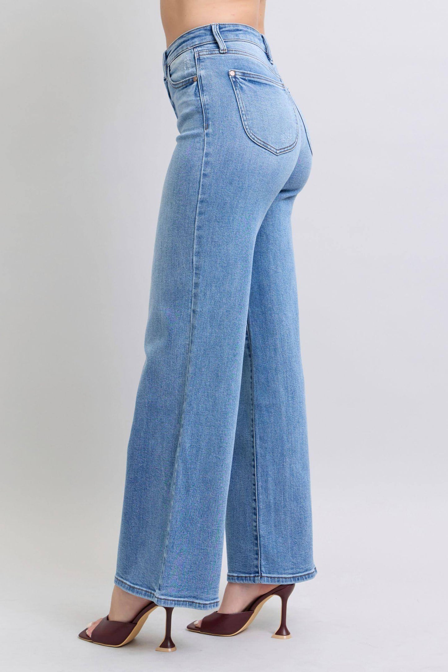 Judy Blue Full Size Jeans med brede ben og lommer