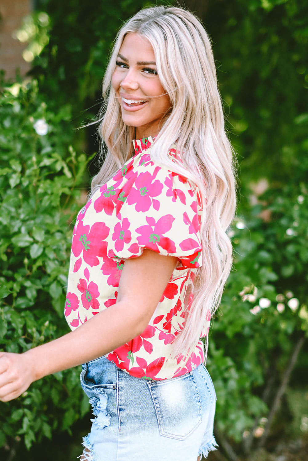 Blusa de decote com manga floral bege floral