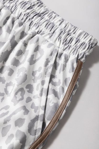 Coloque elástico de leopardo branco Contraste Shorts casuais de corte contraste