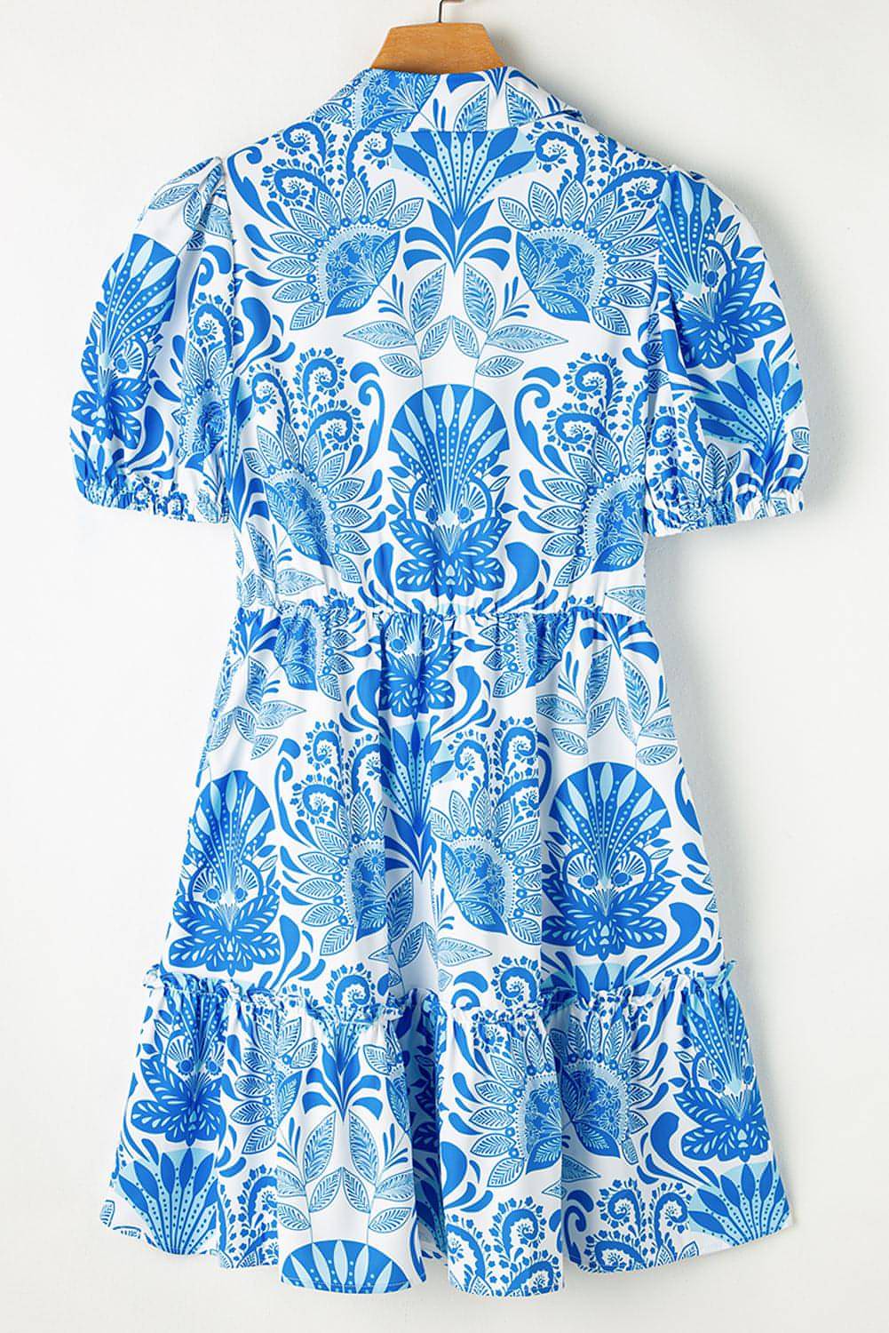 Mini-robe à volants à la taille avec cordon de serrage et imprimé floral rétro bleu ciel