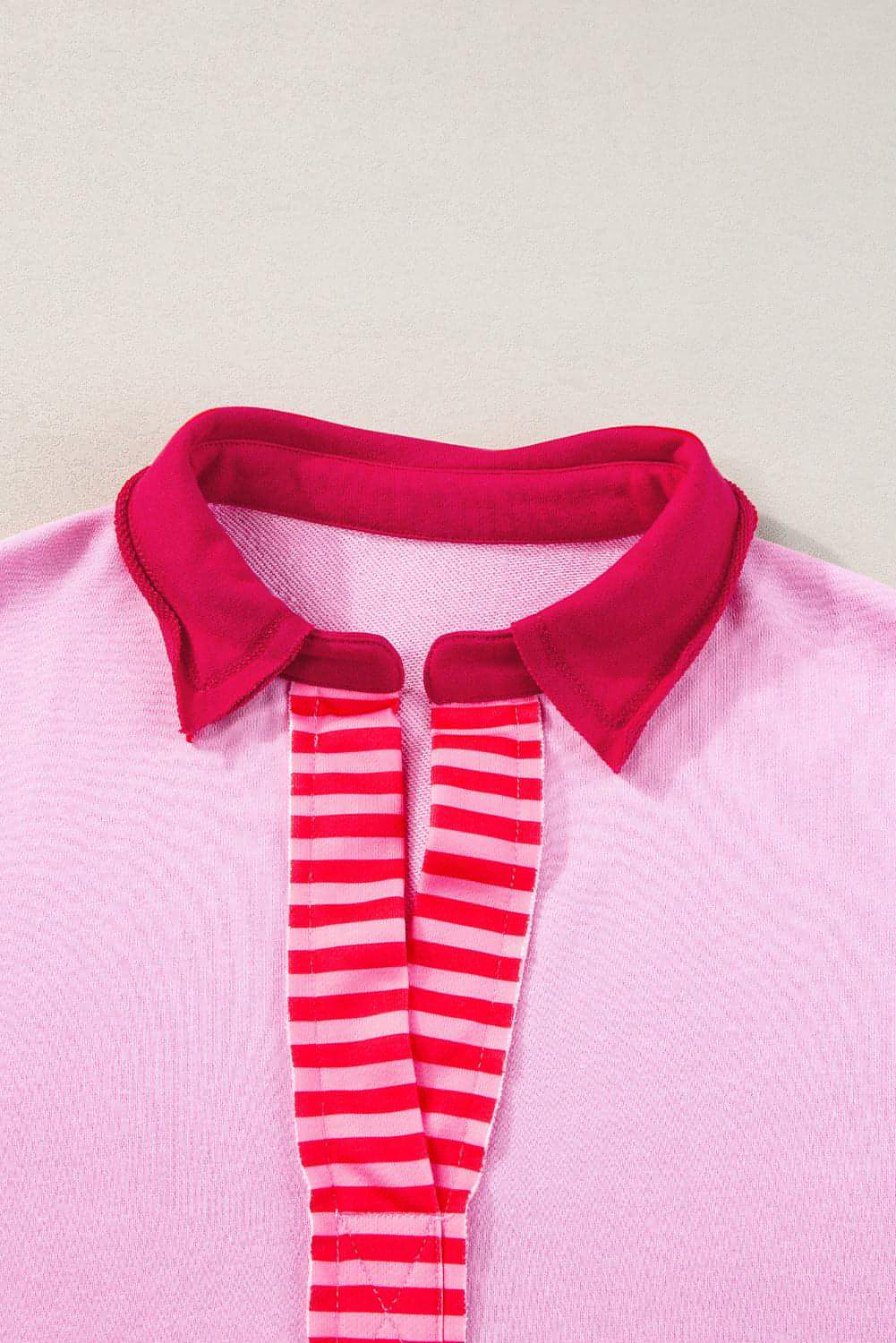 T-shirtjurk met roze strepen en colorblock-patchwork met korte mouwen