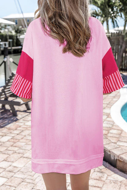 T-shirtjurk met roze strepen en colorblock-patchwork met korte mouwen