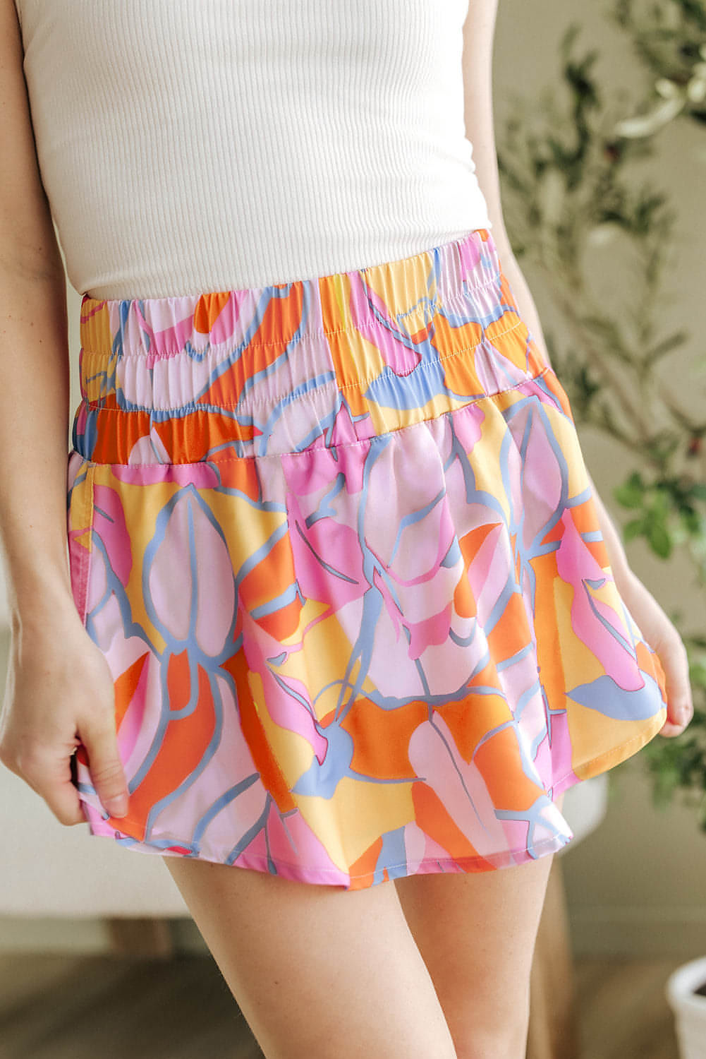 Paarse casual short met kieltaille en abstracte print