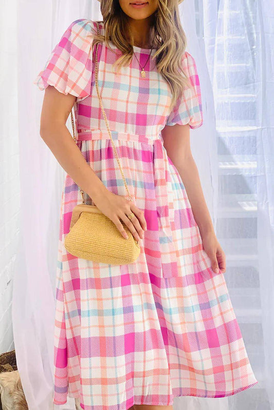 Vestido midi com cinto de manga quadriculada rosa