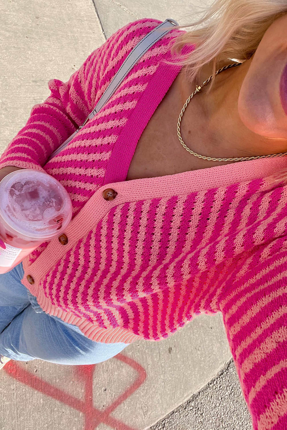 Cardigan a spalla a vello a V a strisce rosa