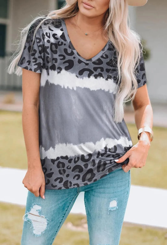 Camiseta de manga curta de decote em V Leopard