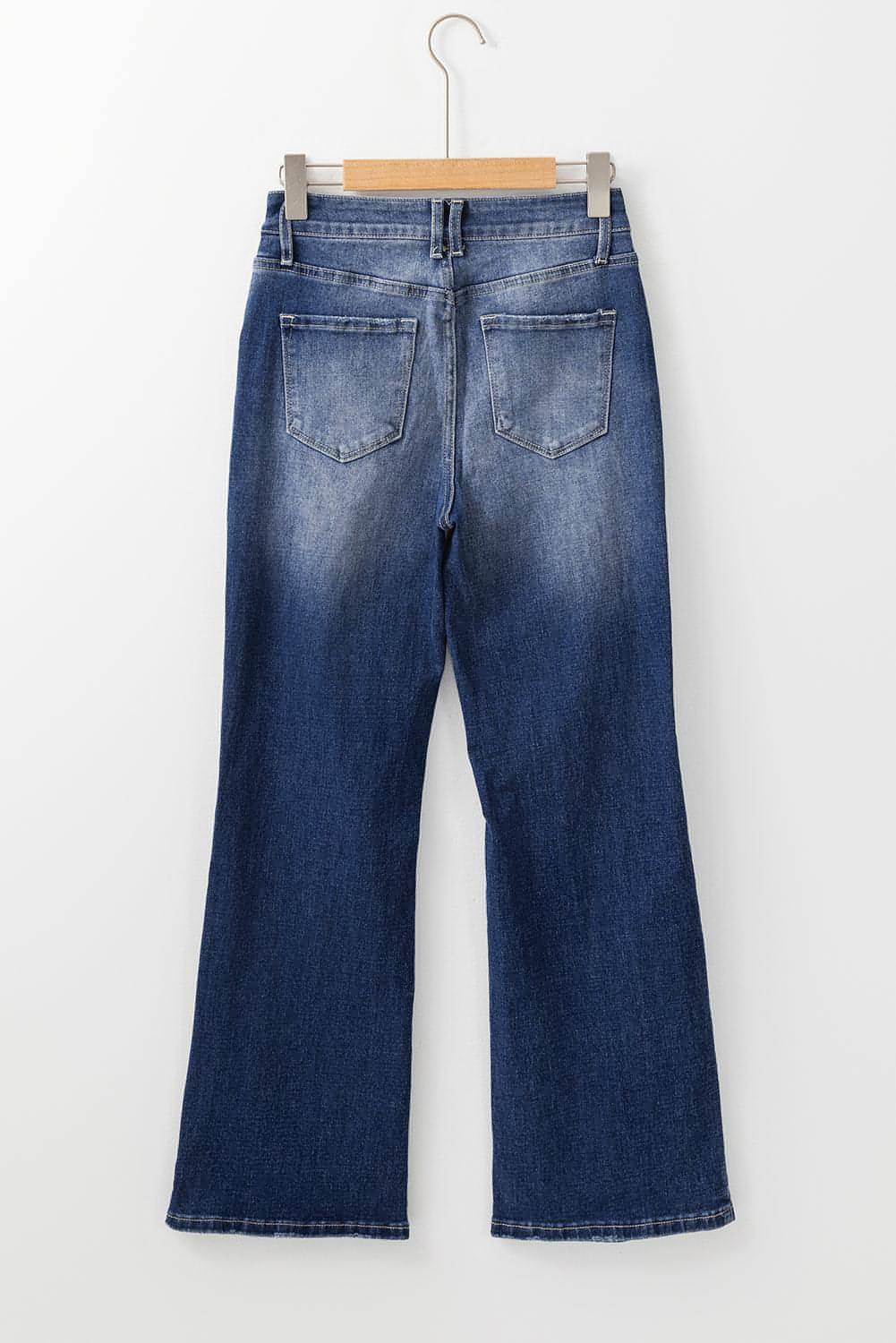 Dunkelblaue Jeans mit hohem Bund und Rissen in Mineralwaschung