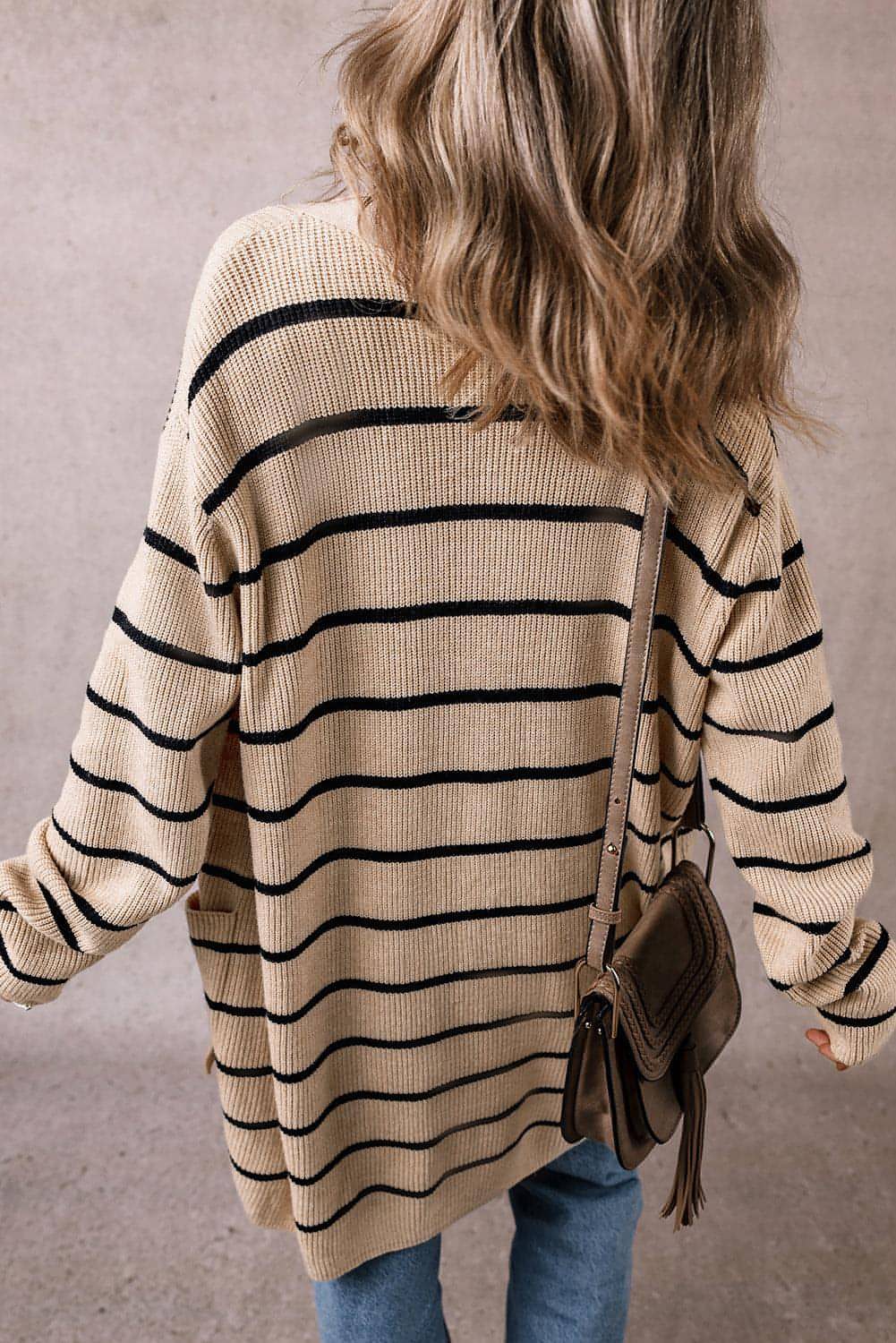 Cardigan aperto con scollo a scialle a righe nere e tasche