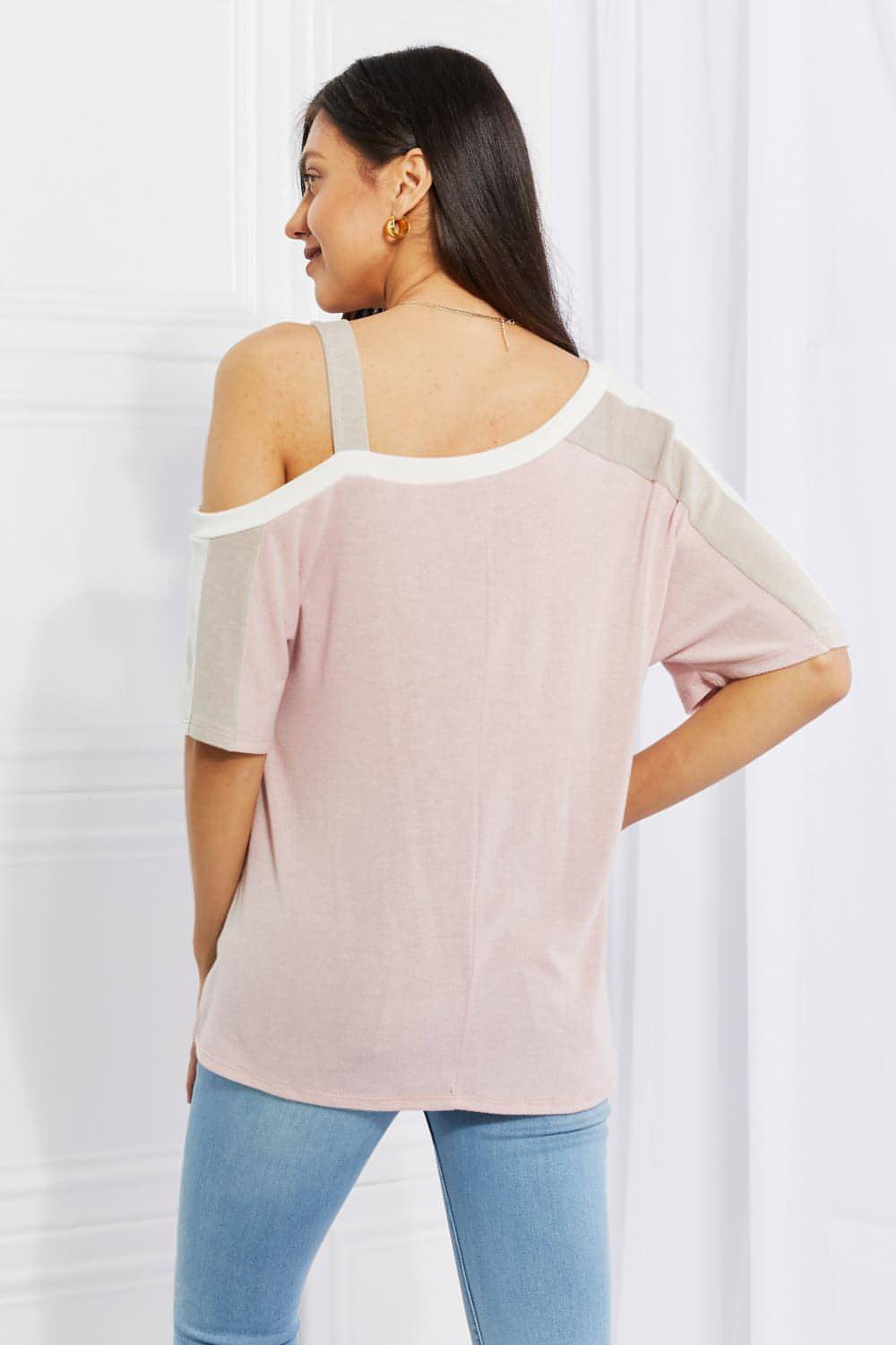 Andree by Unit – T-Shirt „Something Simple“ in voller Größe mit Cold-Shoulder-Design