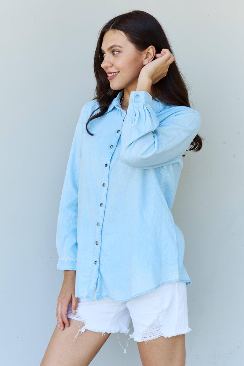 Doublju Blue Baby Denim Button-Down-Hemdoberteil in Hellblau