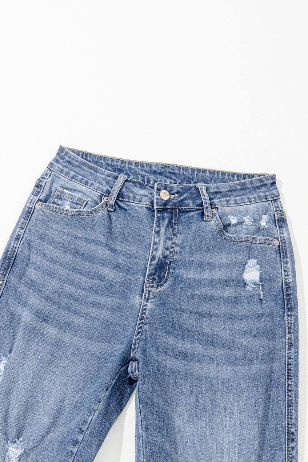 Dunkelblaue, hoch sitzende, zerrissene, ausgestellte Jeans mit Distressed-Saum