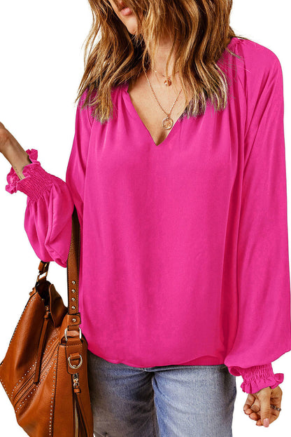 Blusa con escote en V, mangas abullonadas y pliegues en rosa