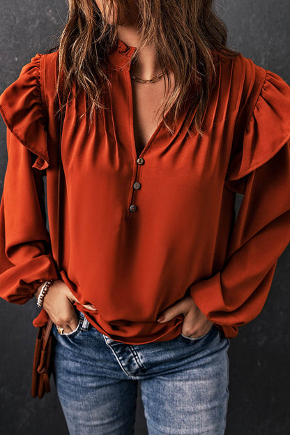 Blusa naranja con volantes, plisada, botones y escote en V