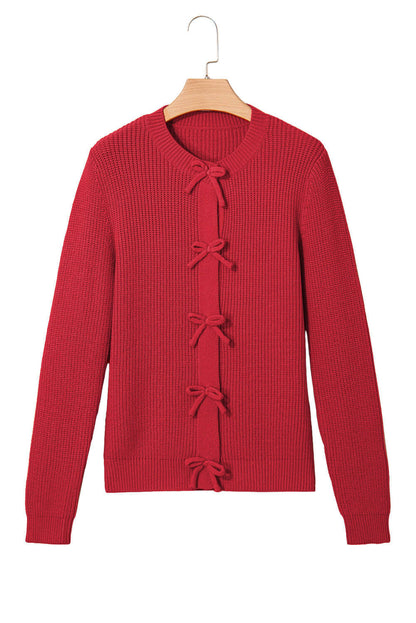 Cardigan con bottoni sul davanti con fiocco in maglia a coste rosso fuoco