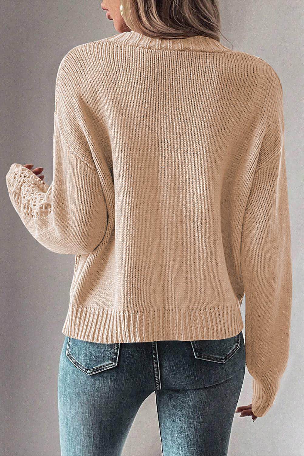 Cardigan maglione con spalle scoperte in maglia aperta beige