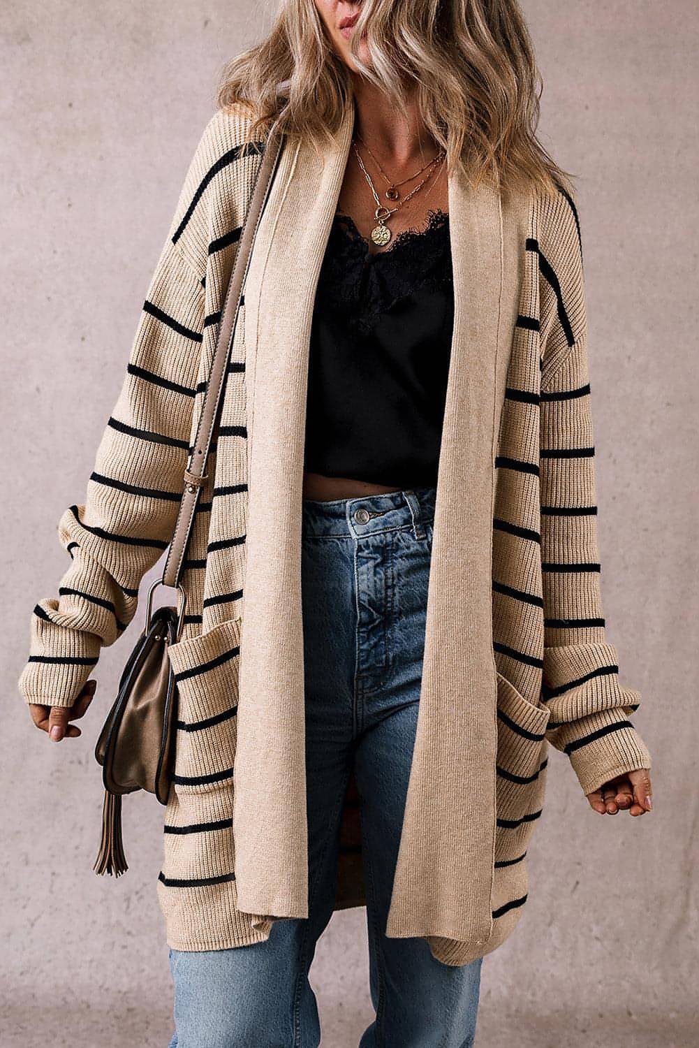 Cardigan aperto con scollo a scialle a righe nere e tasche