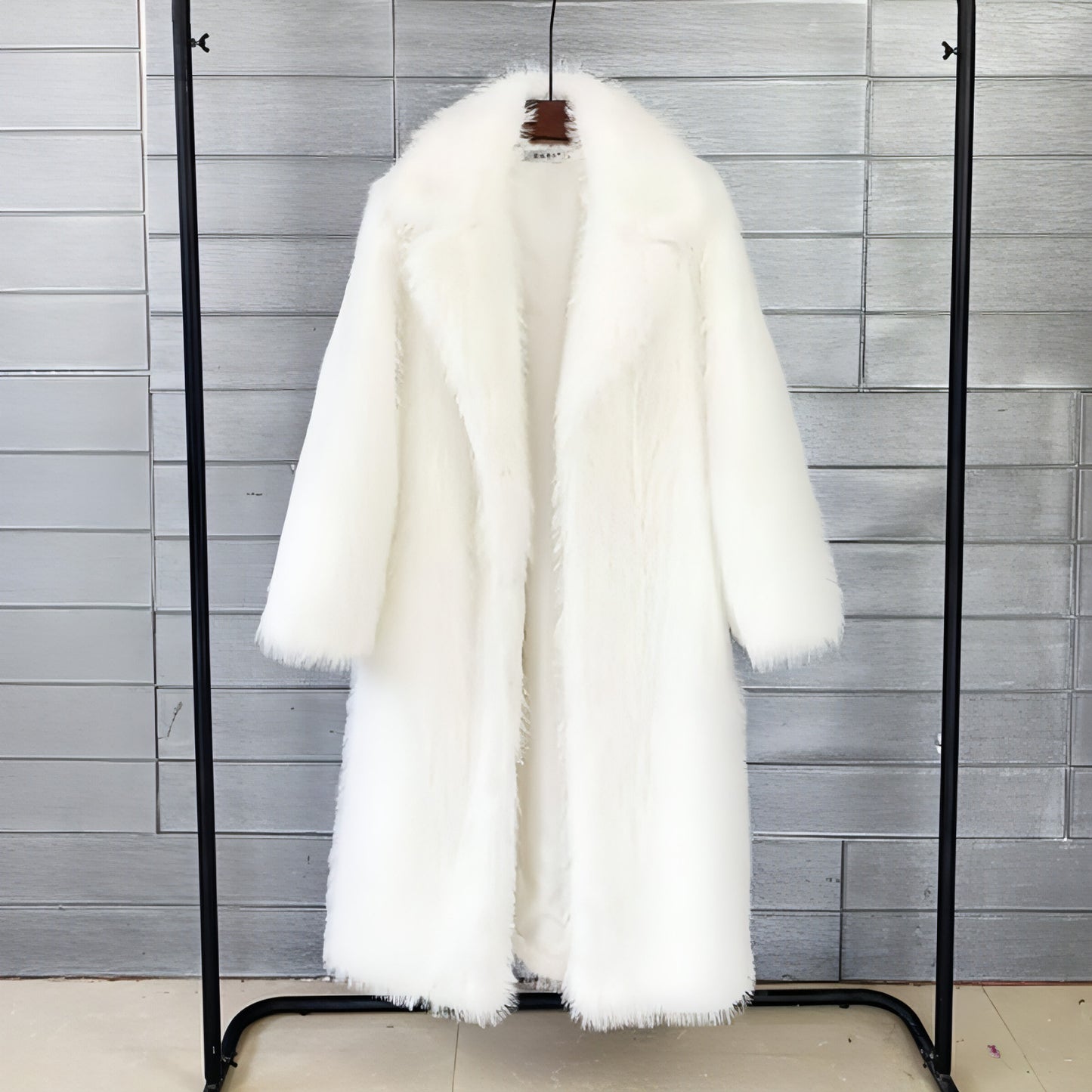 A Women's Suit Collar Jacket Fur