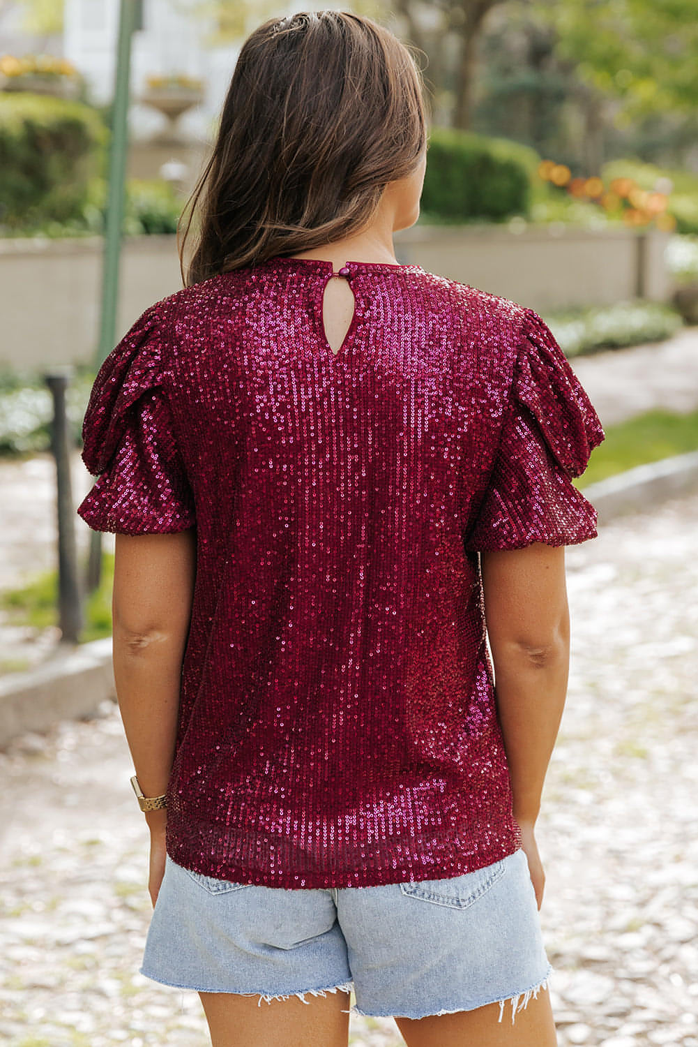 Burgunderrote, glitzernde Pailletten-Bluse mit kurzen Blasenärmeln