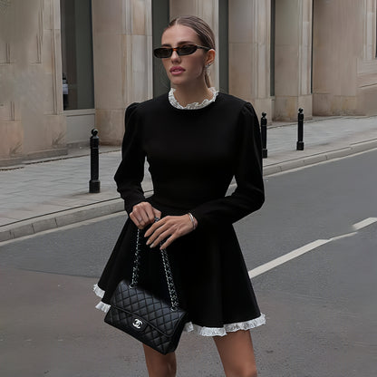 A1. Vestido de mujer con manga larga y estampado de hongos en contraste de color