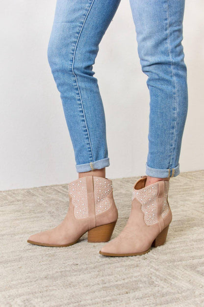 East Lion Corp – Cowgirl-Stiefeletten mit Strasssteinen