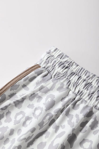 Coloque elástico de leopardo branco Contraste Shorts casuais de corte contraste