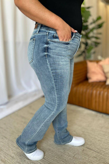 Jeans bootcut a vita media blu a grandezza naturale Judy