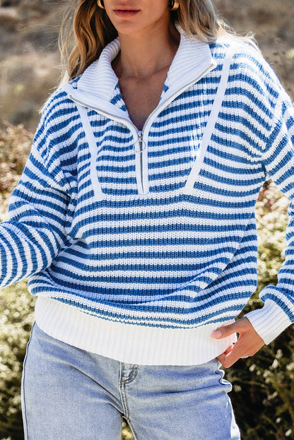 Maglione con spalle scese e collo con zip a righe blu cielo