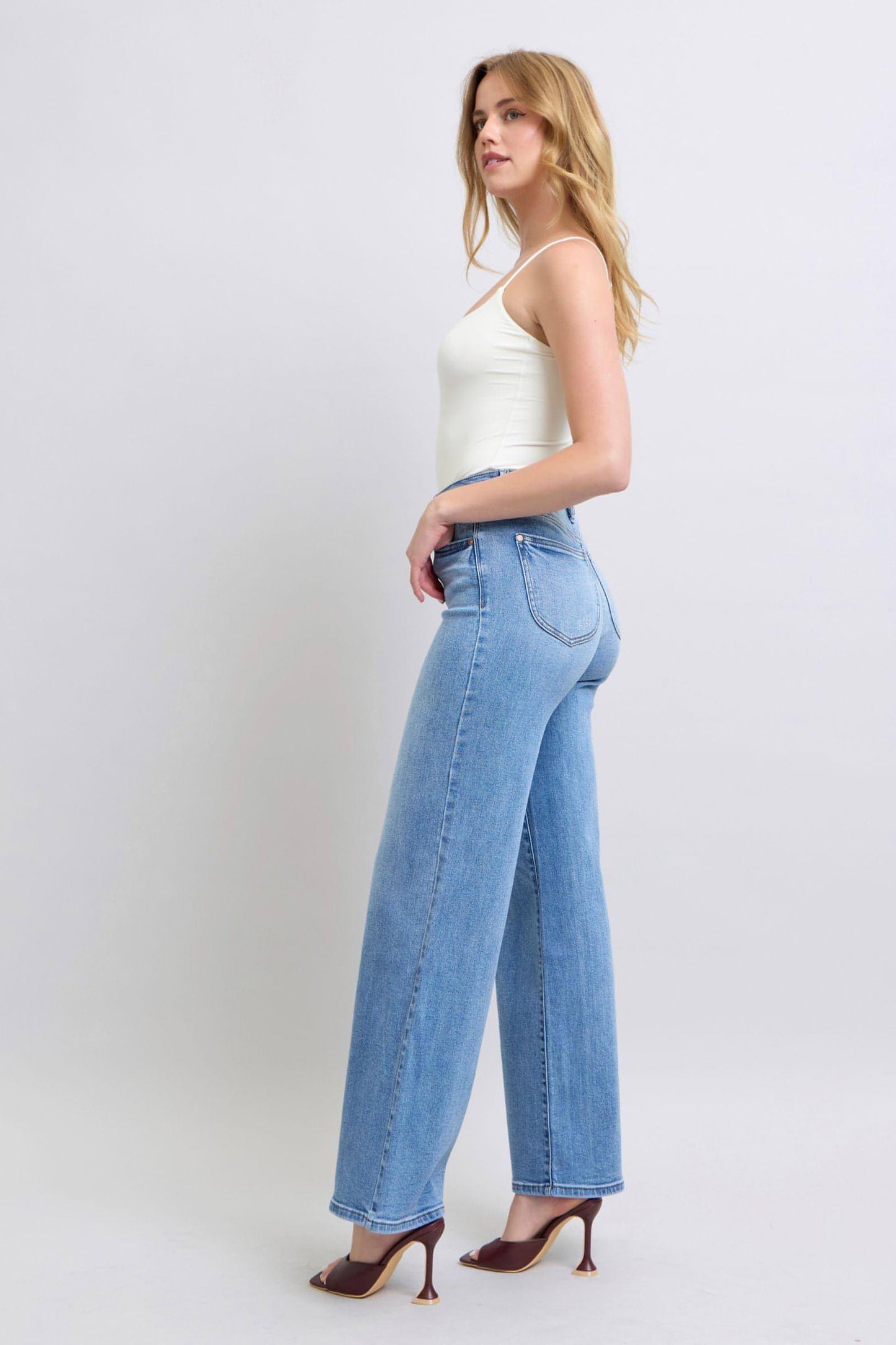 Judy Blue Full Size Jeans med brede ben og lommer