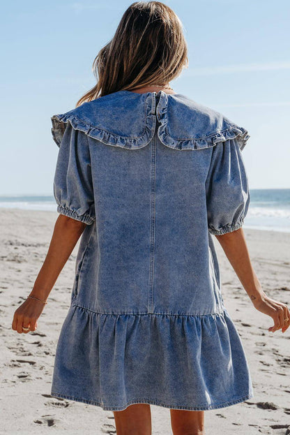 Schemerblauwe denim mini-jurk met ruches, kraag en zijzakken en pofmouwen