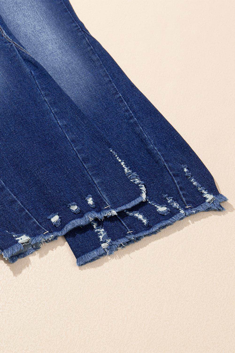 Segla Blue High Rise Dual Button nödställda råa hemsblossade jeans