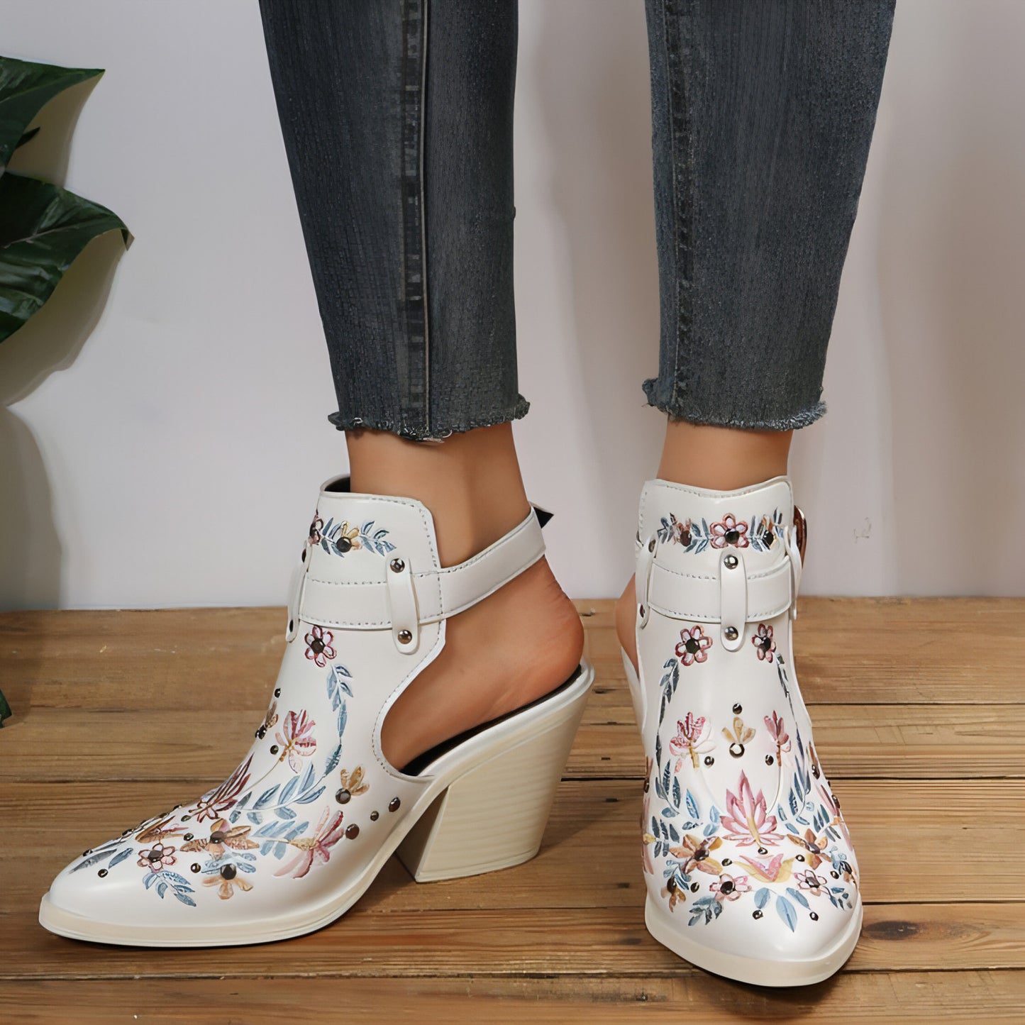 Personalized Retro Embroidery Rivet High Heels Chunky Heel