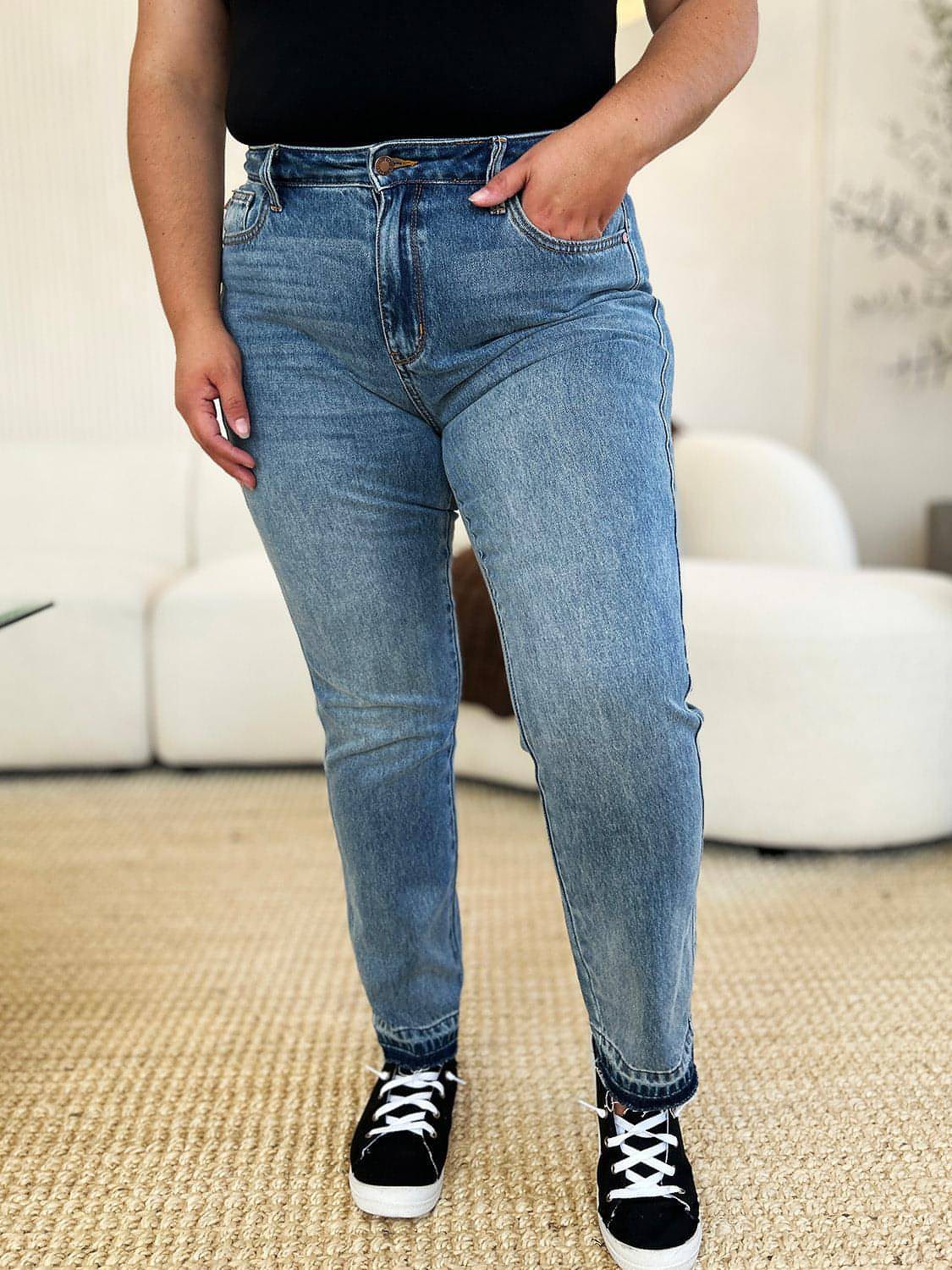 Judy Blue Tam Boy Orta Bel Sert Magic Release Hem Jeans