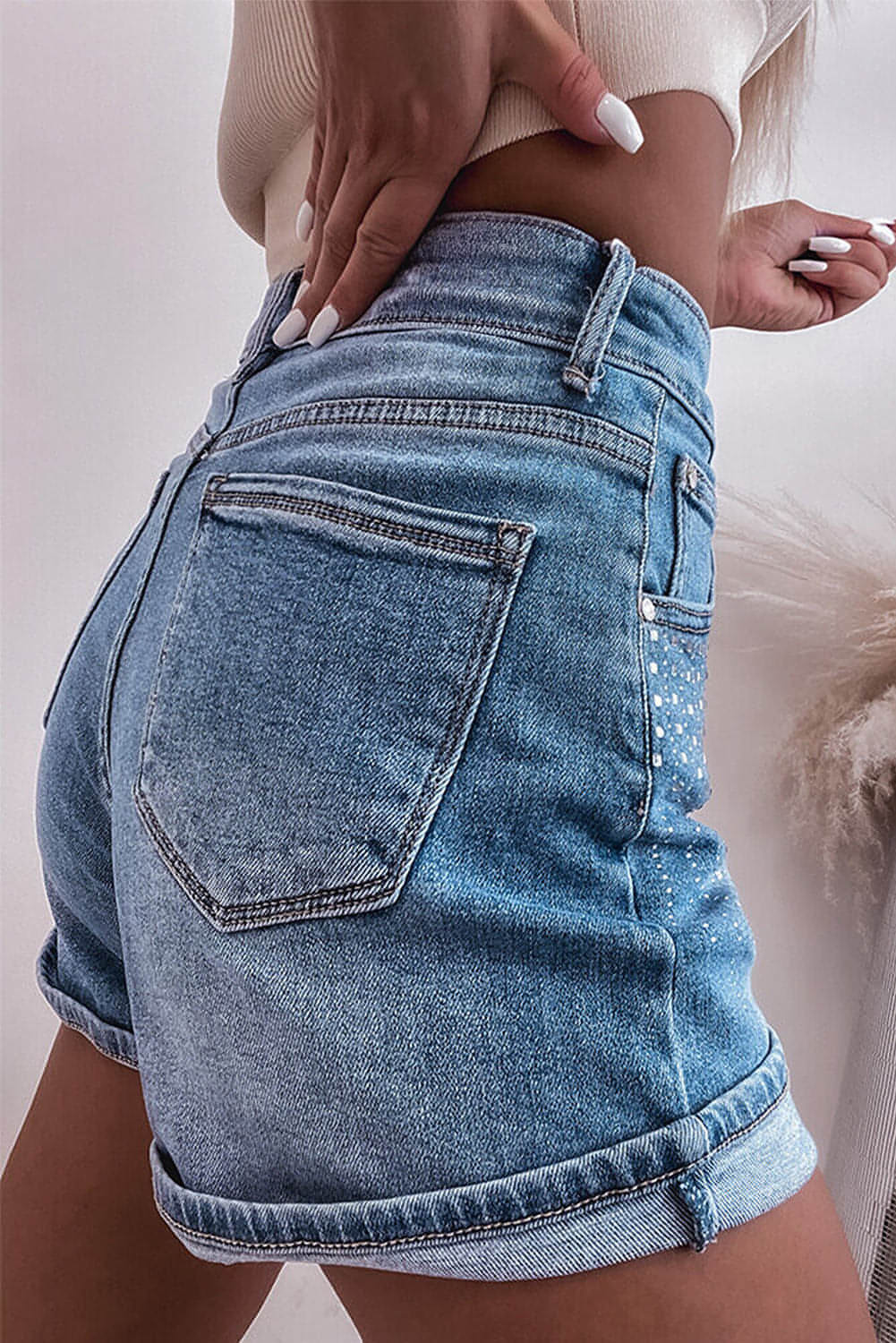 Blaue Jeansshorts mit Strassverzierung von Ashleigh