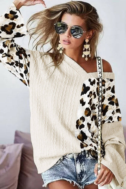 Maglione con scollo a V a maniche larghe patchwork leopardato beige asimmetrico