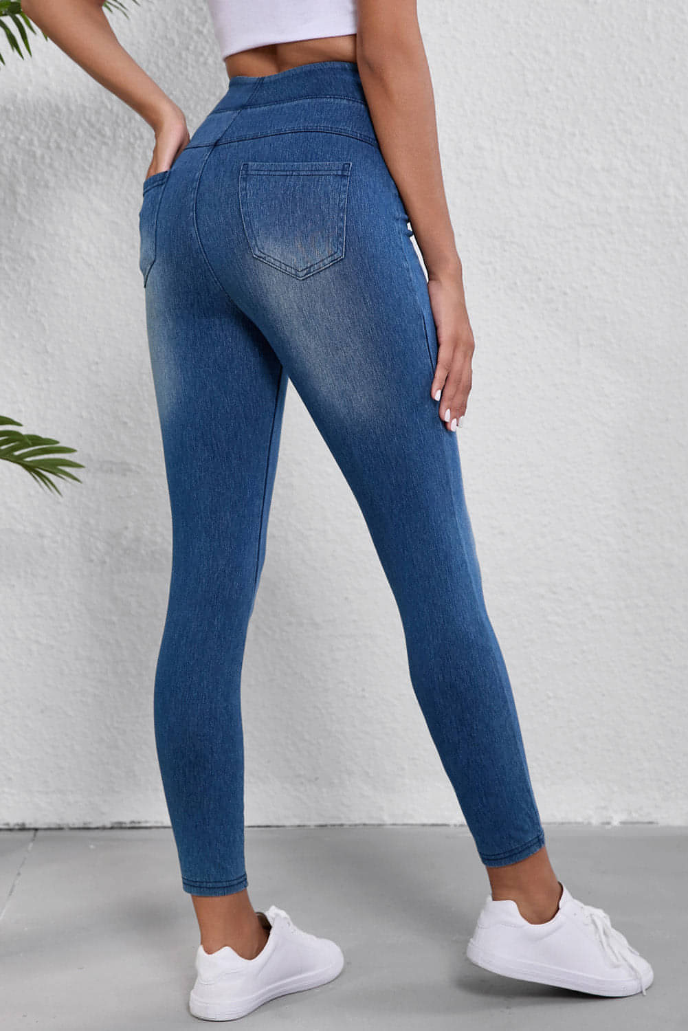 Jeggings ajustados de cintura elástica hasta los tobillos de color azul marino con bolsillos y cintura media