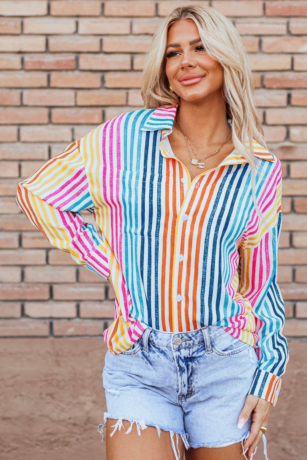 Camicia ampia con spalle scoperte multicolor a righe arancioni