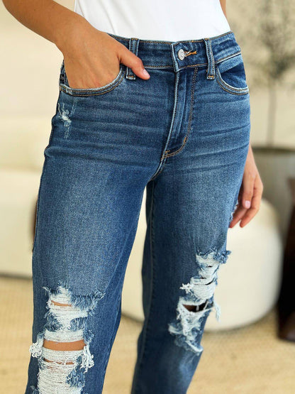 Jeans Judy blu a grandezza naturale a vita media con orlo grezzo invecchiato