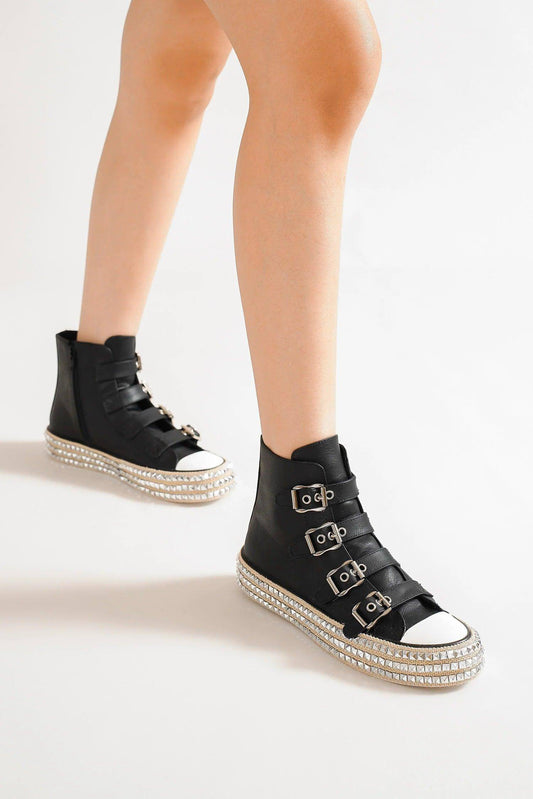 Beast Fashion Multi-Buckle trakove Studded Platform Sneakers