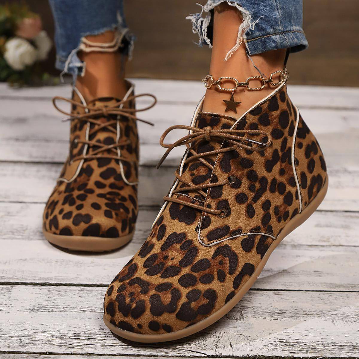 Nuevas botas casuales planas con cordones y estampado de leopardo para mujer