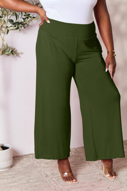 Pantalones de pierna ancha con cintura ancha y fruncido de tamaño completo de Double Take