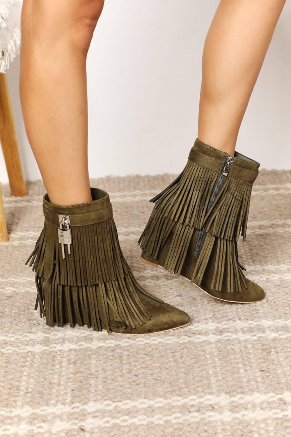 Legend Women's Tassel Tassel Wedge Heel Booties